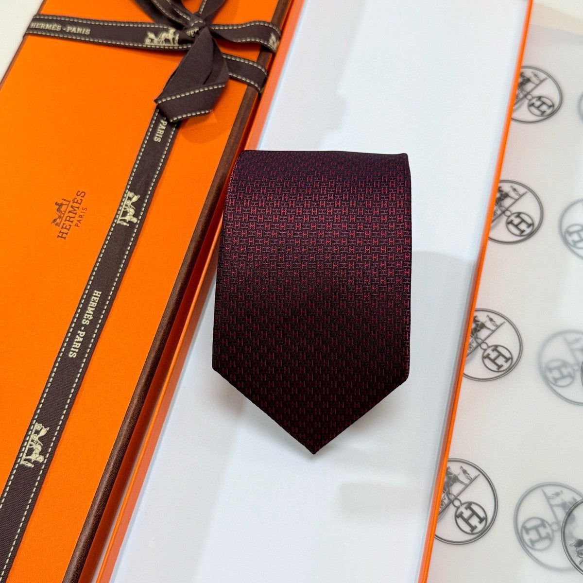 Hermès Style Men's Micro Pattern Silk Tie