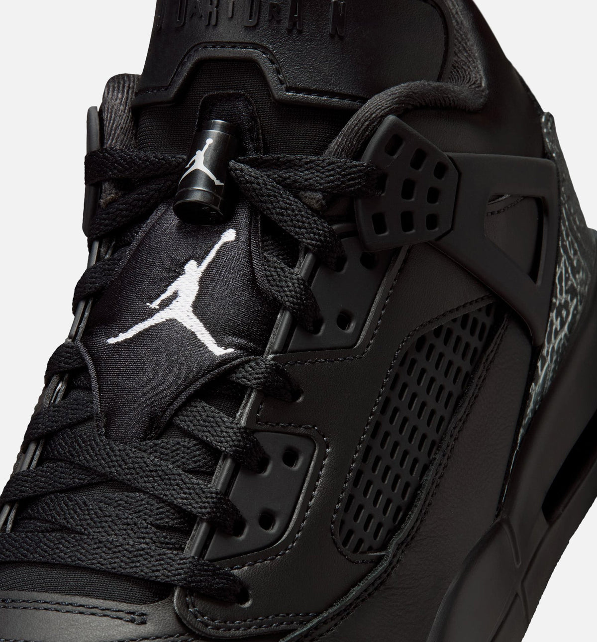 Spizike Low – Men's Basketball Shoe in Black/Black/Metallic Silver