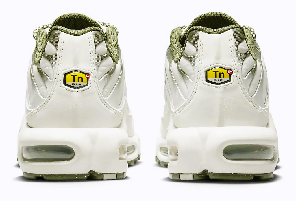 NIKE AIR MAX PLUS.