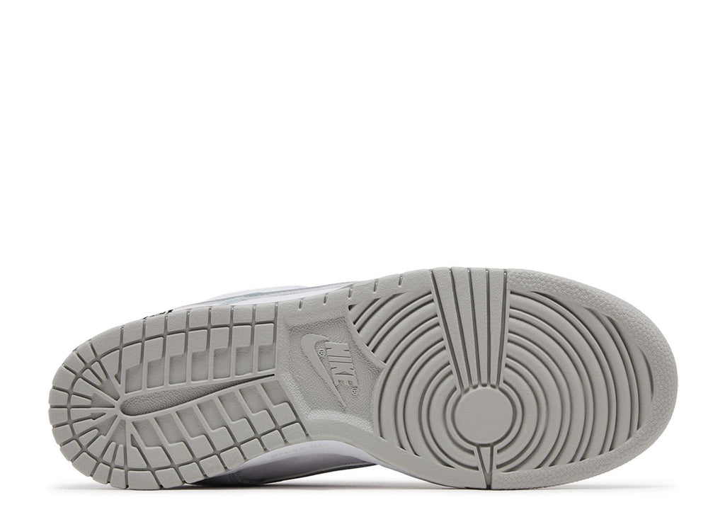 Nike Supreme x Dunk Low SB 'White Metallic Silver' (HQ8487-100)