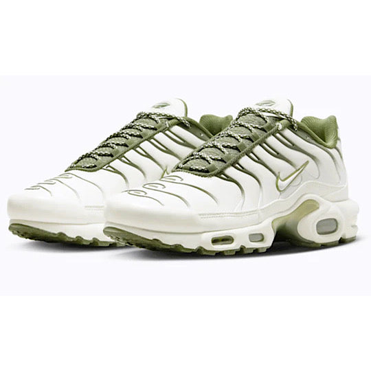 NIKE AIR MAX PLUS.