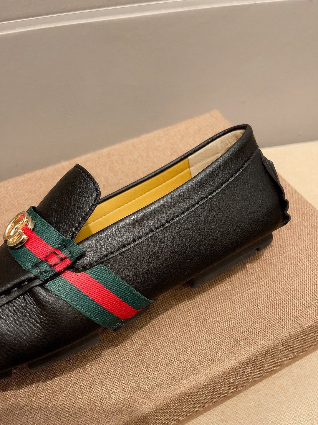 Gucci Men's Black Stripe Driving Loafers