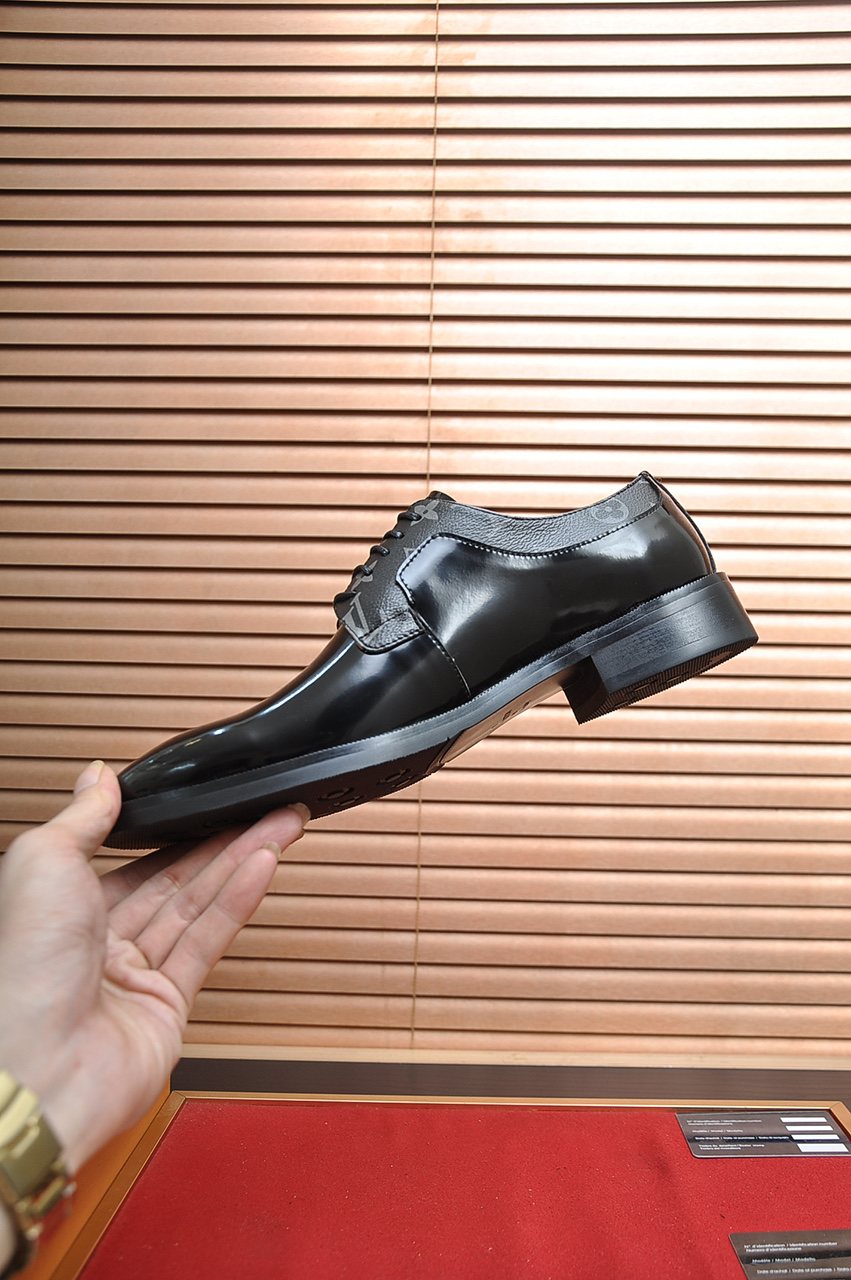 Louis Vuitton Patterned-Trim Lace-Up Dress Shoes